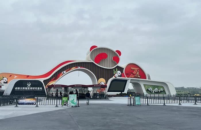 entrance to the chengdu panda base