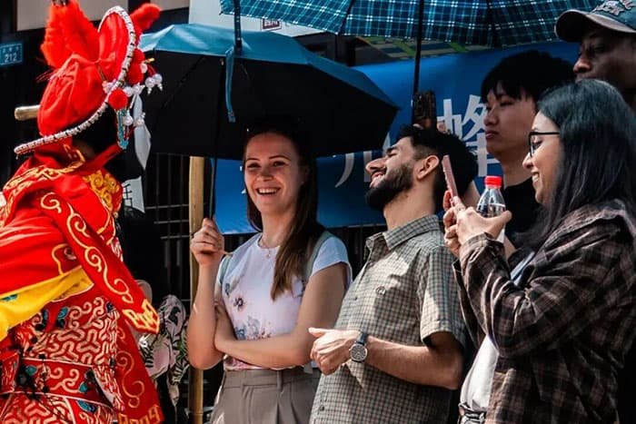 foreigners in chengdu